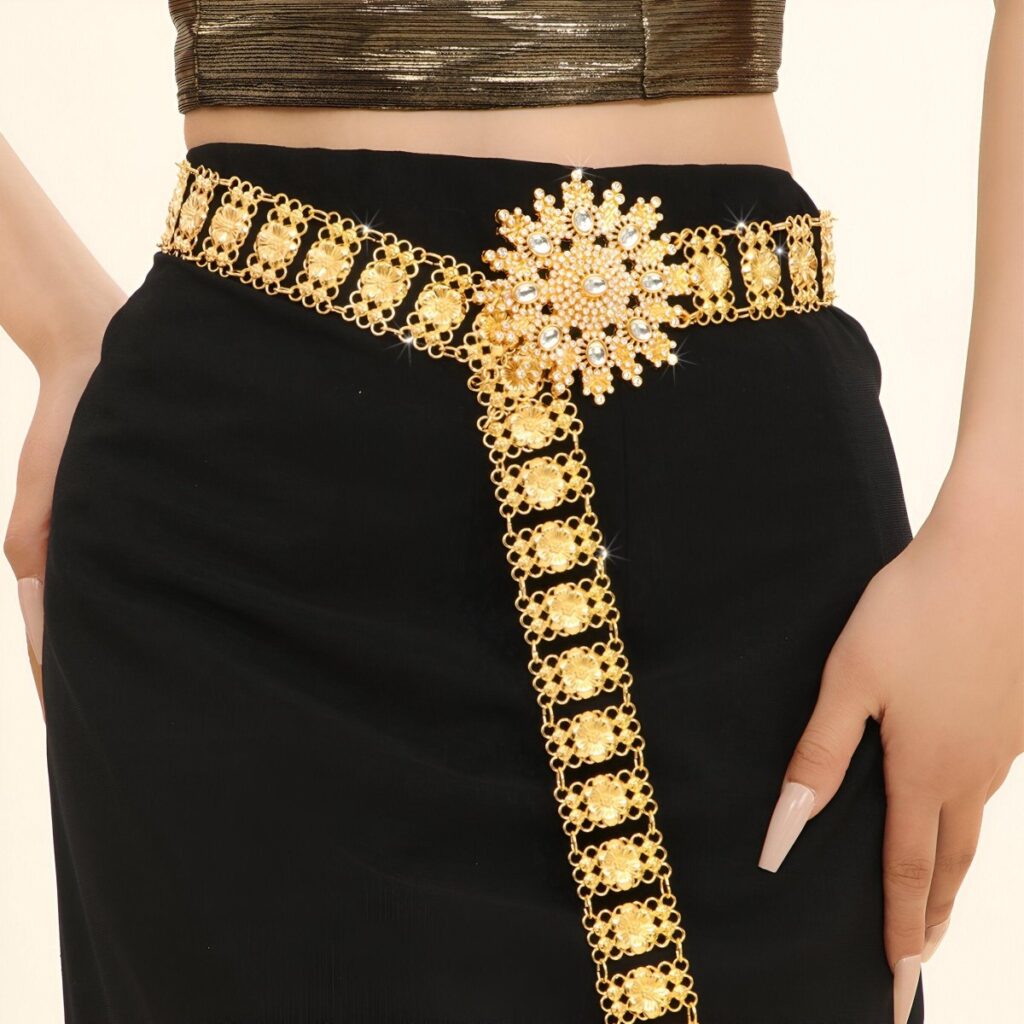 ceinture marocaine doree avec boucle en forme de soleil ornee de pierres modele khadra 891277